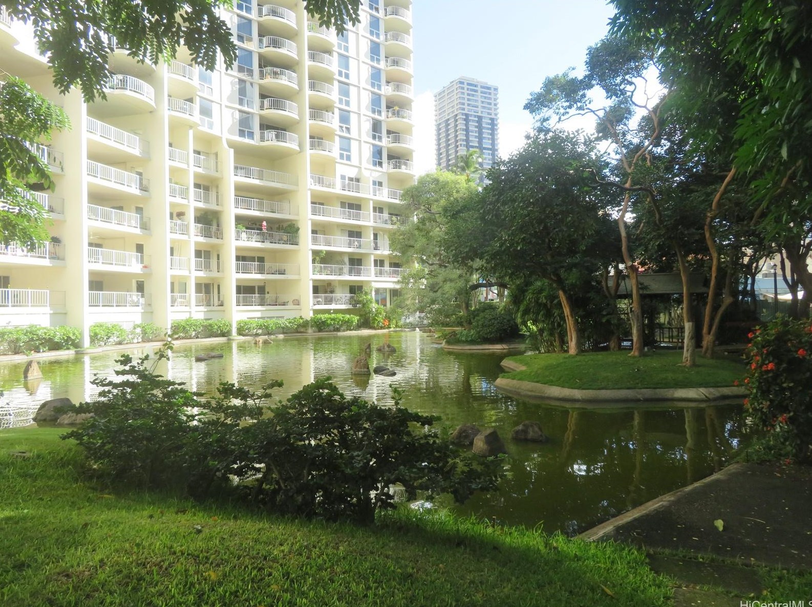 469 Ena Rd #1805, Honolulu, HI 96815