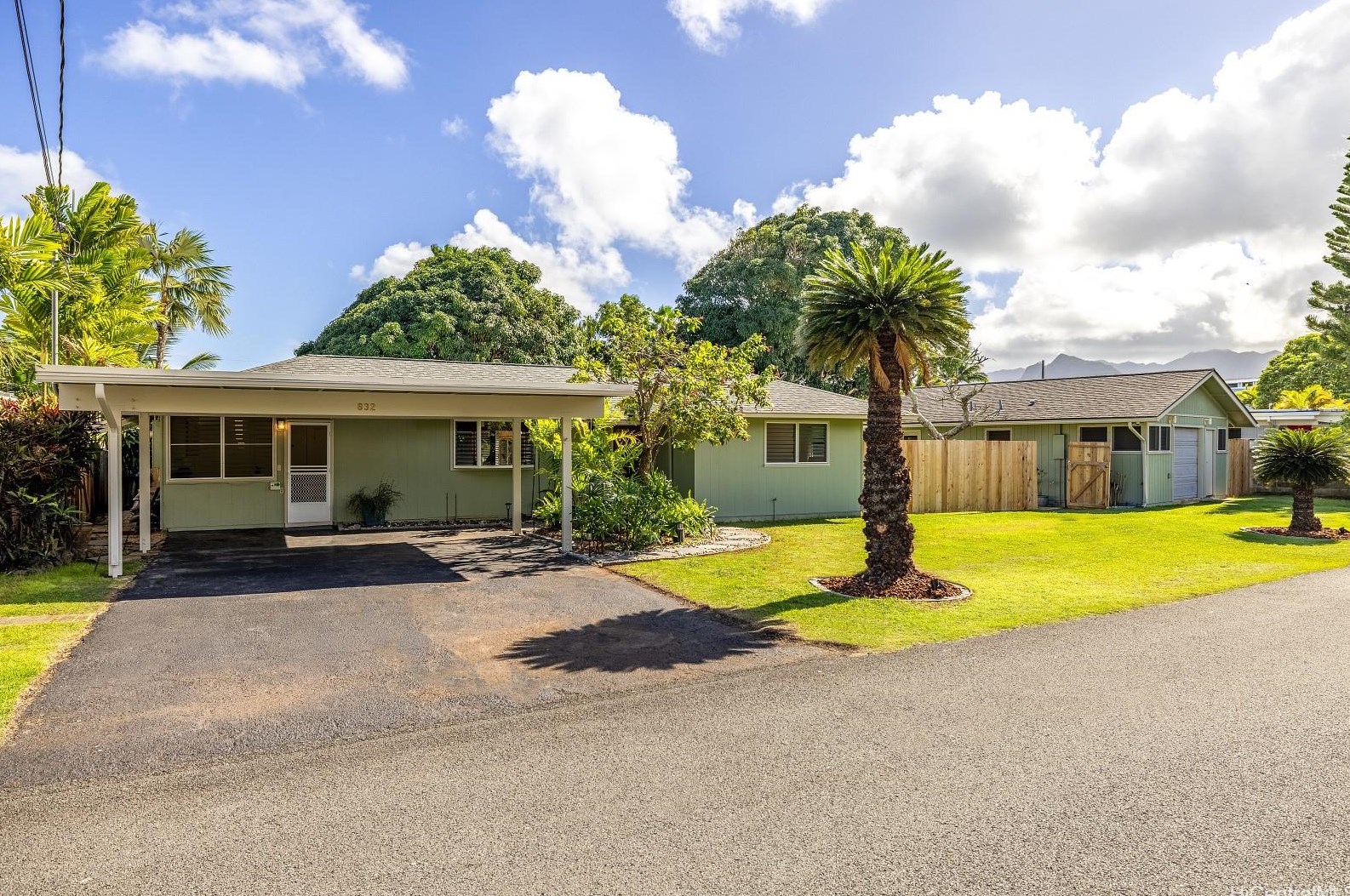 832 Kaipii St, Kailua, HI 96734-2035
