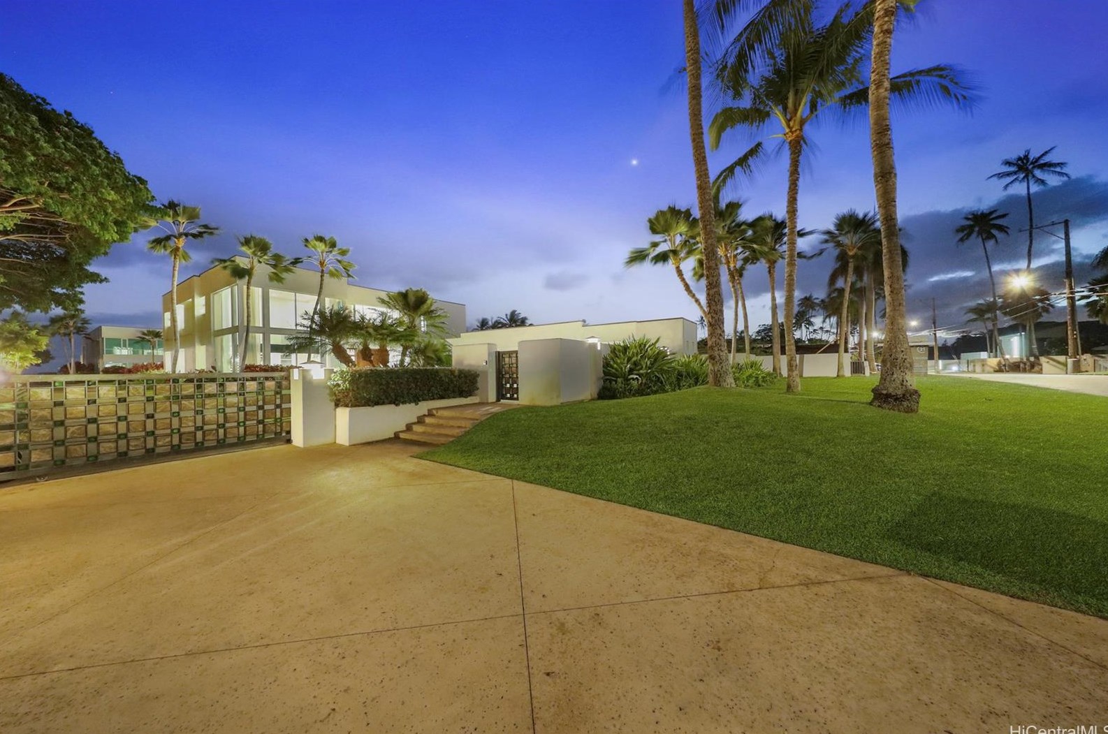 4801 Kahala Ave, Honolulu HI  96816-5231 exterior