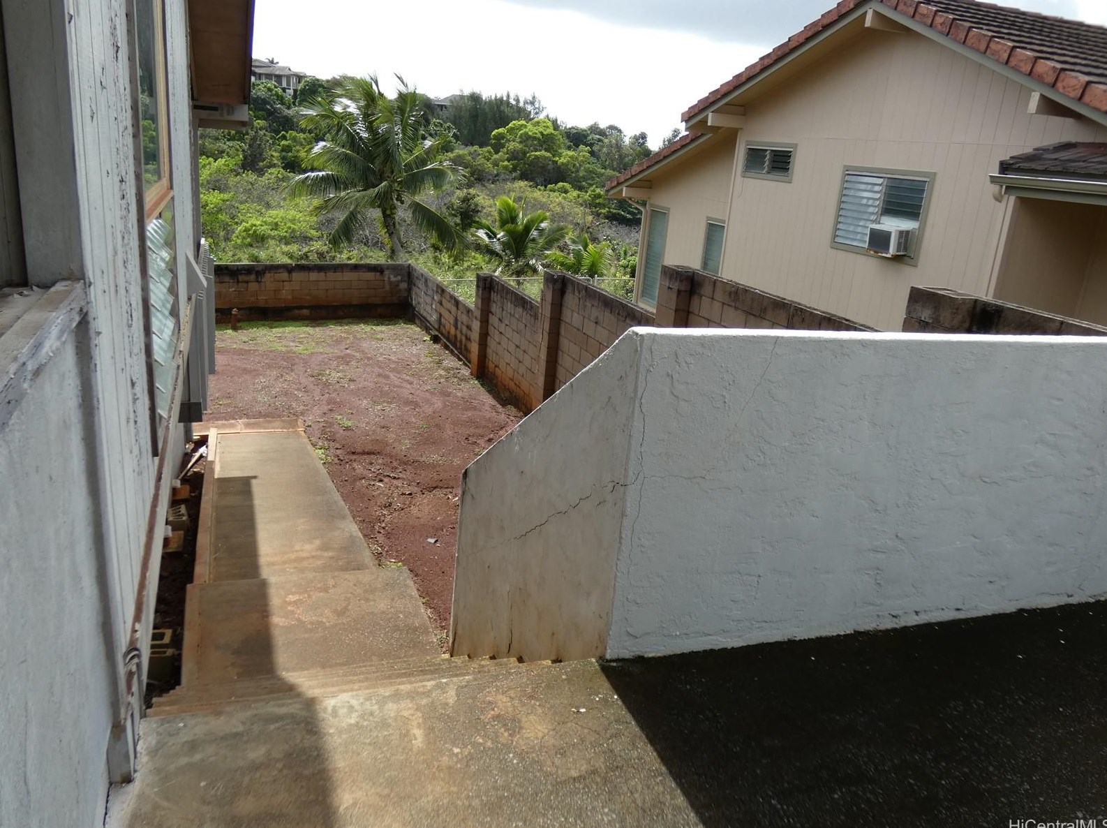 981953 Hoala St, Aiea, HI 96701-1645