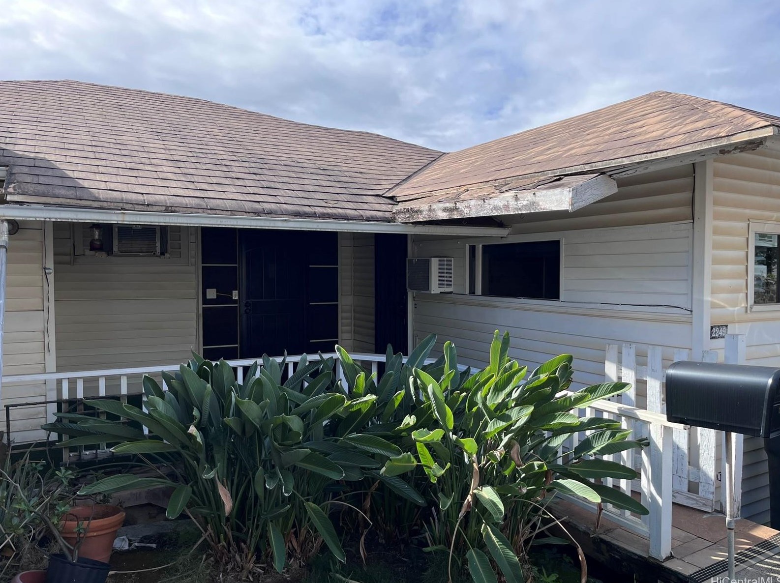 2249 Makanani Dr, Honolulu, HI 96817