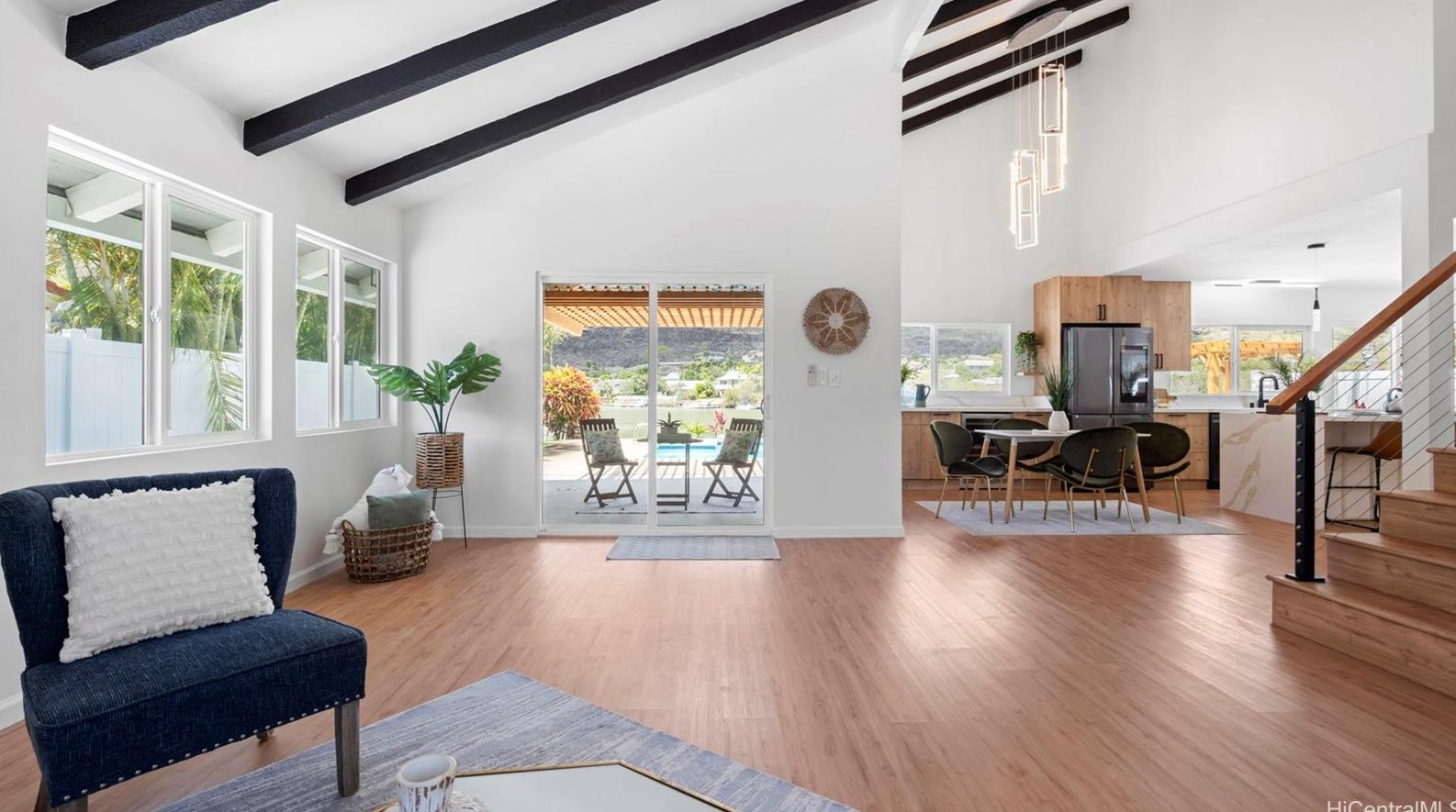 6847 Niumalu Loop, Honolulu HI  96825-1642 exterior