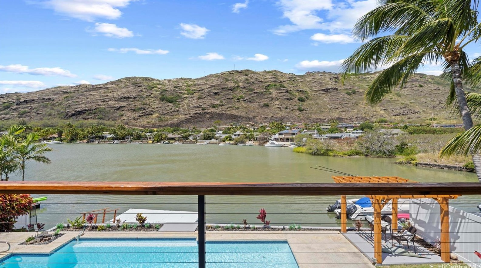 6847 Niumalu Loop, Honolulu HI  96825-1642 exterior