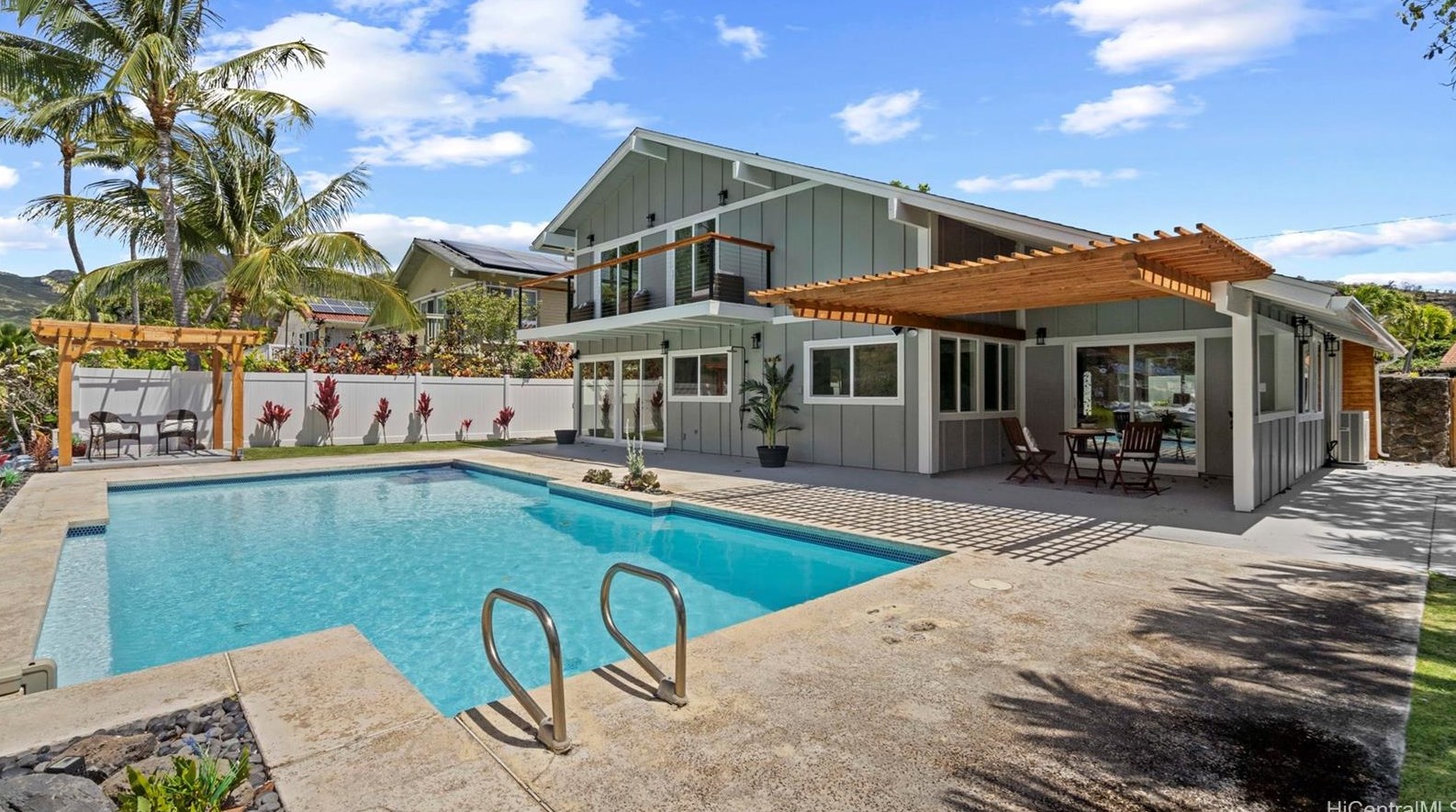 6847 Niumalu Loop, Honolulu HI  96825-1642 exterior