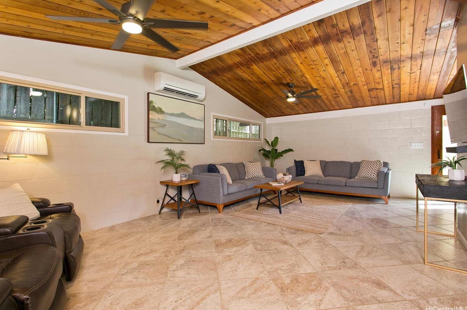 962 Apokula St, Kailua, HI 96734-3611