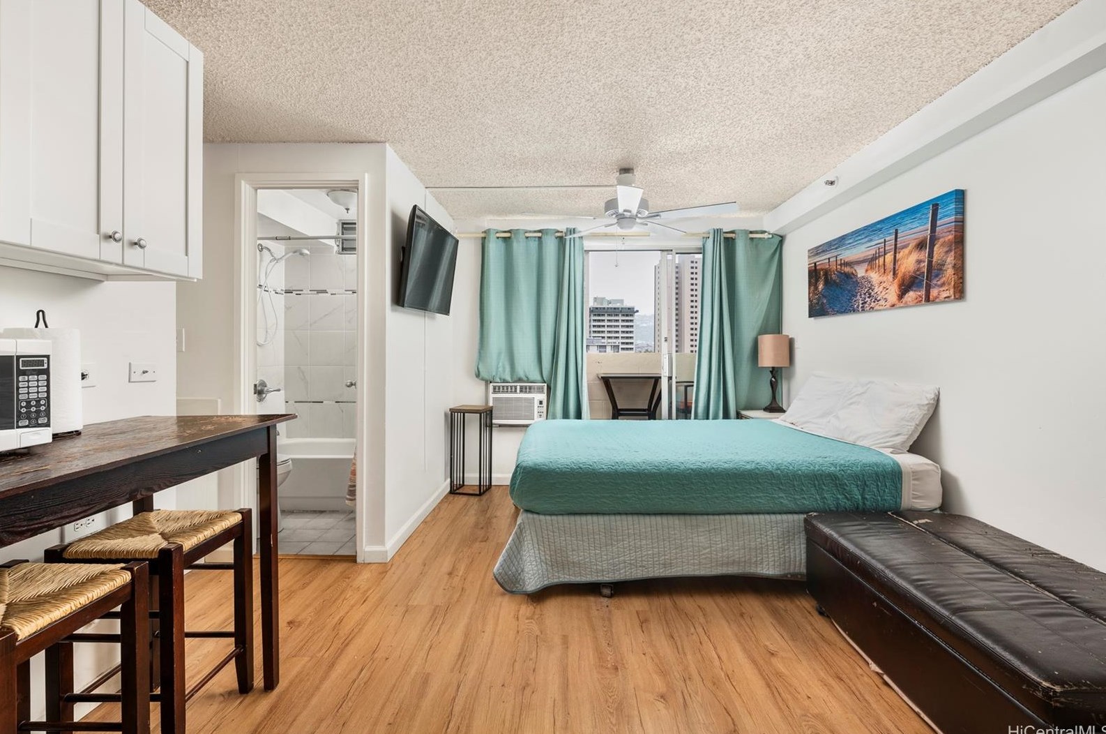 2463 Kuhio Ave #810, Honolulu, HI 96815