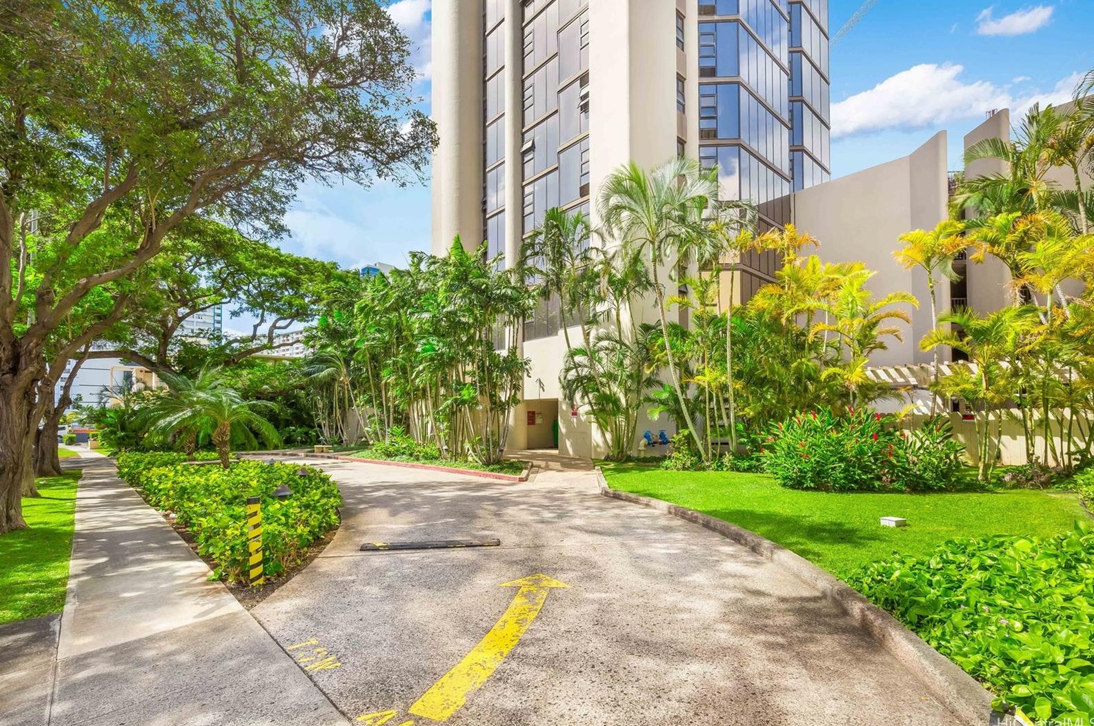 930 Kaheka St, Honolulu HI  96814-2454 exterior
