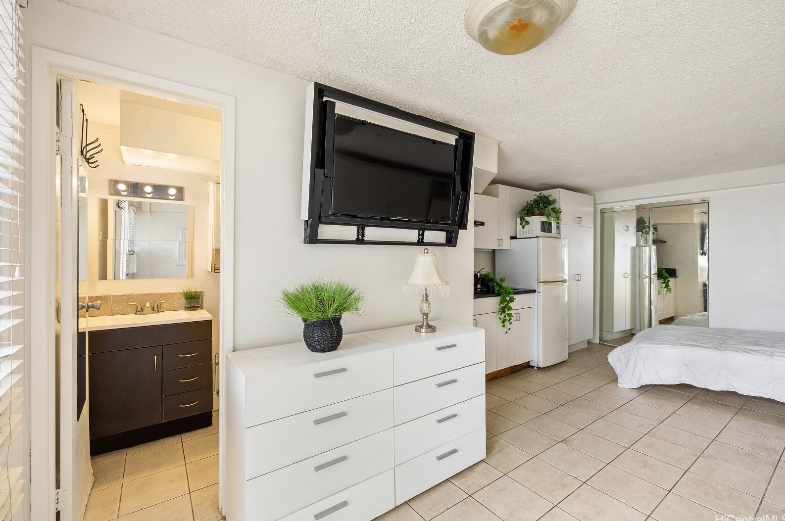 2463 Kuhio Ave #202, Honolulu, HI 96815
