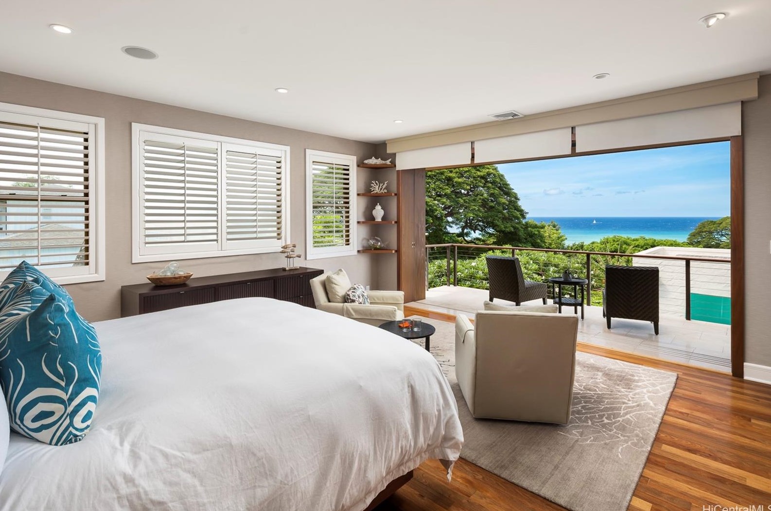 2984 Makalei Pl, Honolulu HI 96815-4743 exterior