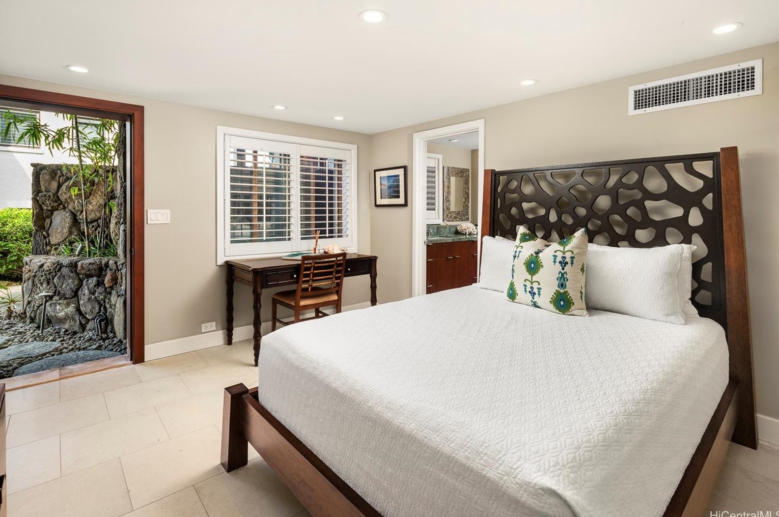 2984 Makalei Pl, Honolulu HI 96815-4743 exterior