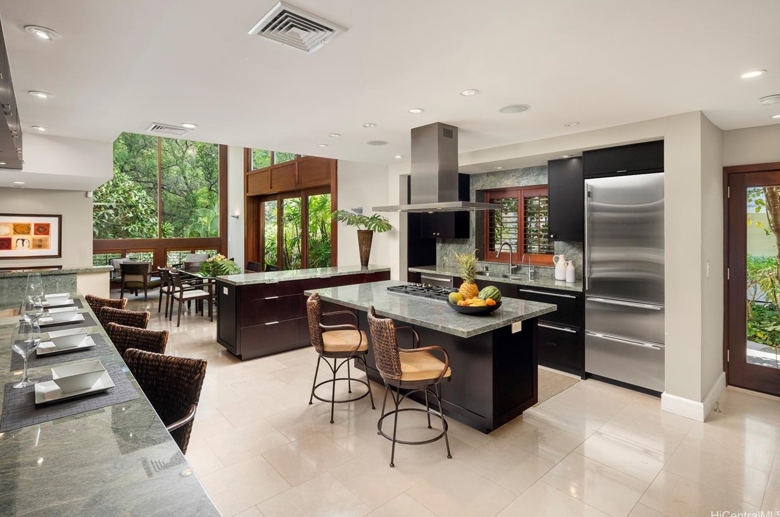 2984 Makalei Pl, Honolulu HI 96815-4743 exterior