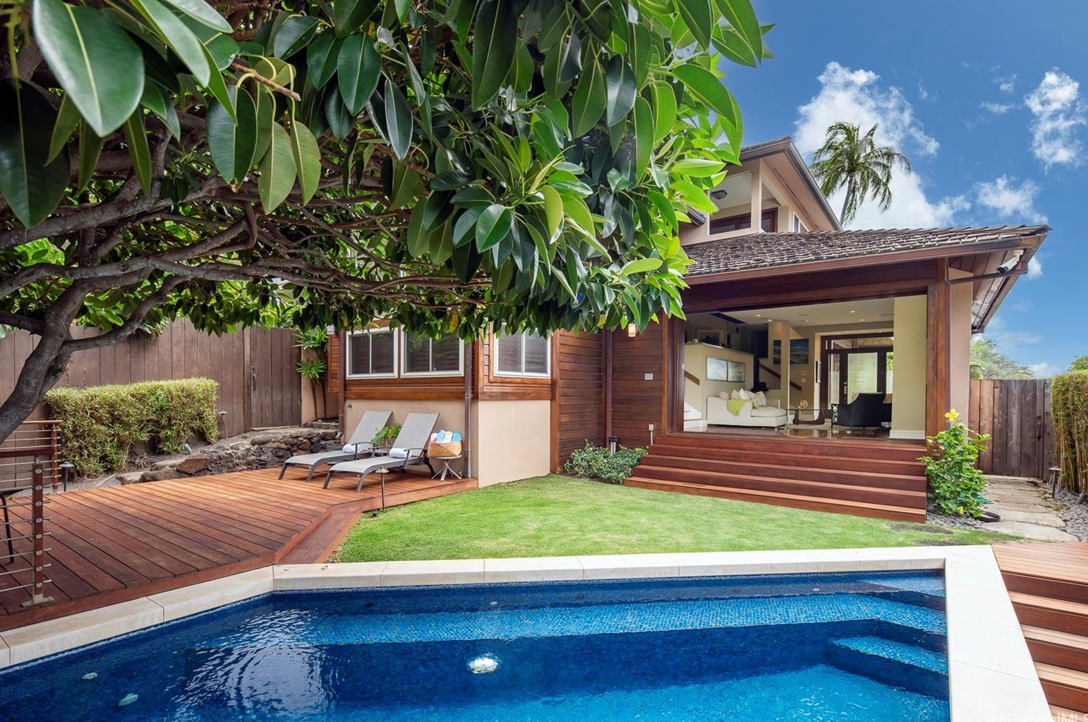 2984 Makalei Pl, Honolulu HI 96815-4743 exterior