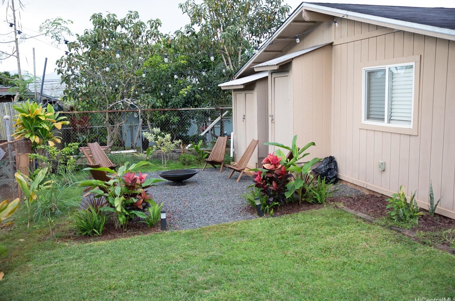 213 Crest Ave, Wahiawa HI  96786-2413 exterior