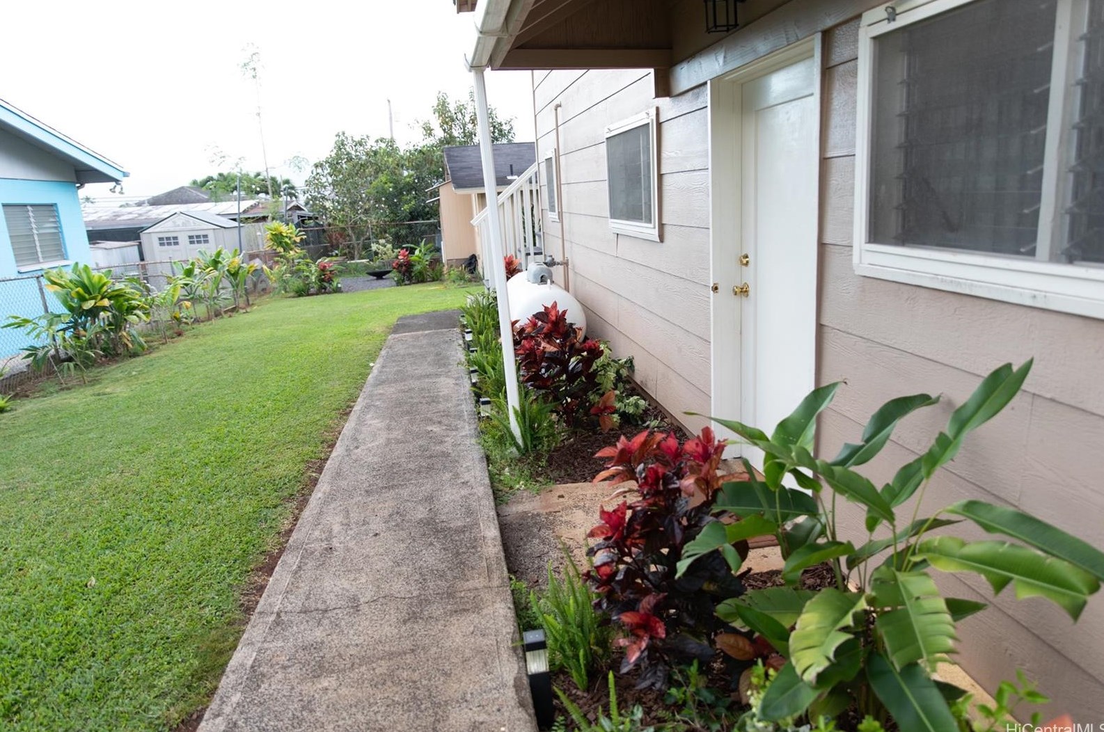 213 Crest Ave, Wahiawa HI  96786-2413 exterior