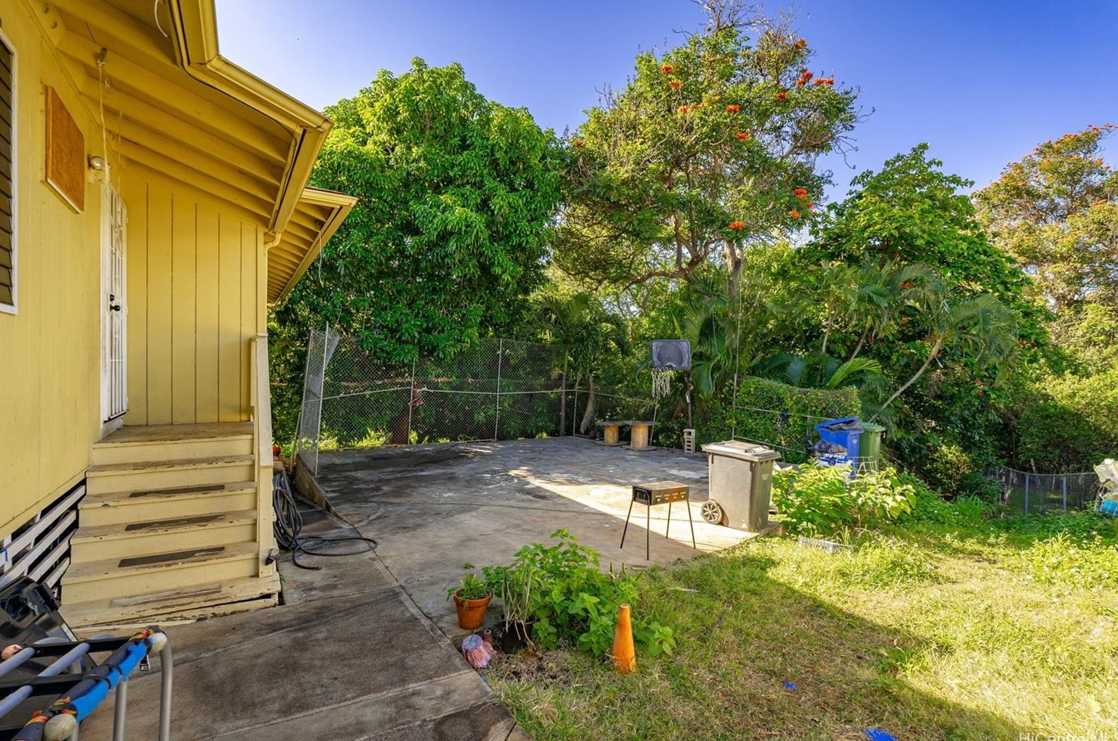 735 Kamehameha Hwy, Pearl City HI 96782-2680 exterior