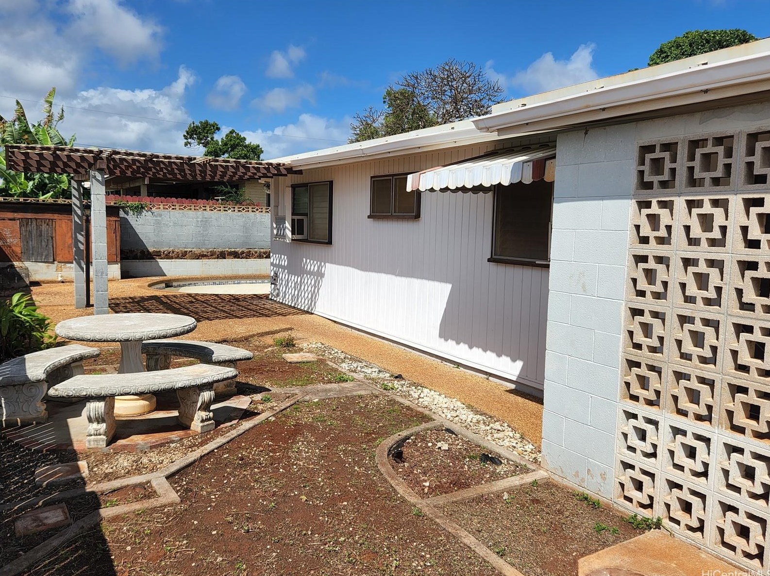 1412 Kuahaka St, Pearl City, HI 96782