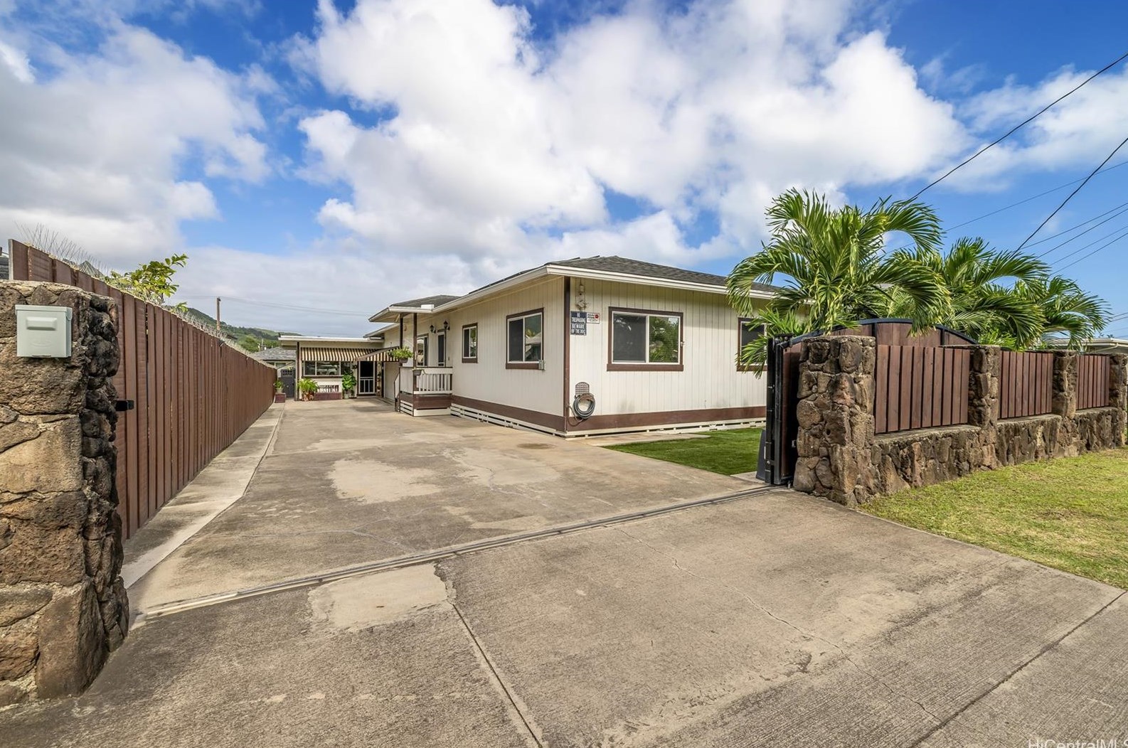41-569 Poalima St, Waimanalo, HI 96795
