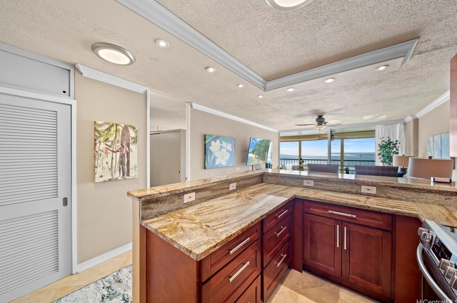 2877 Kalakaua Ave #701, Honolulu, HI 96815