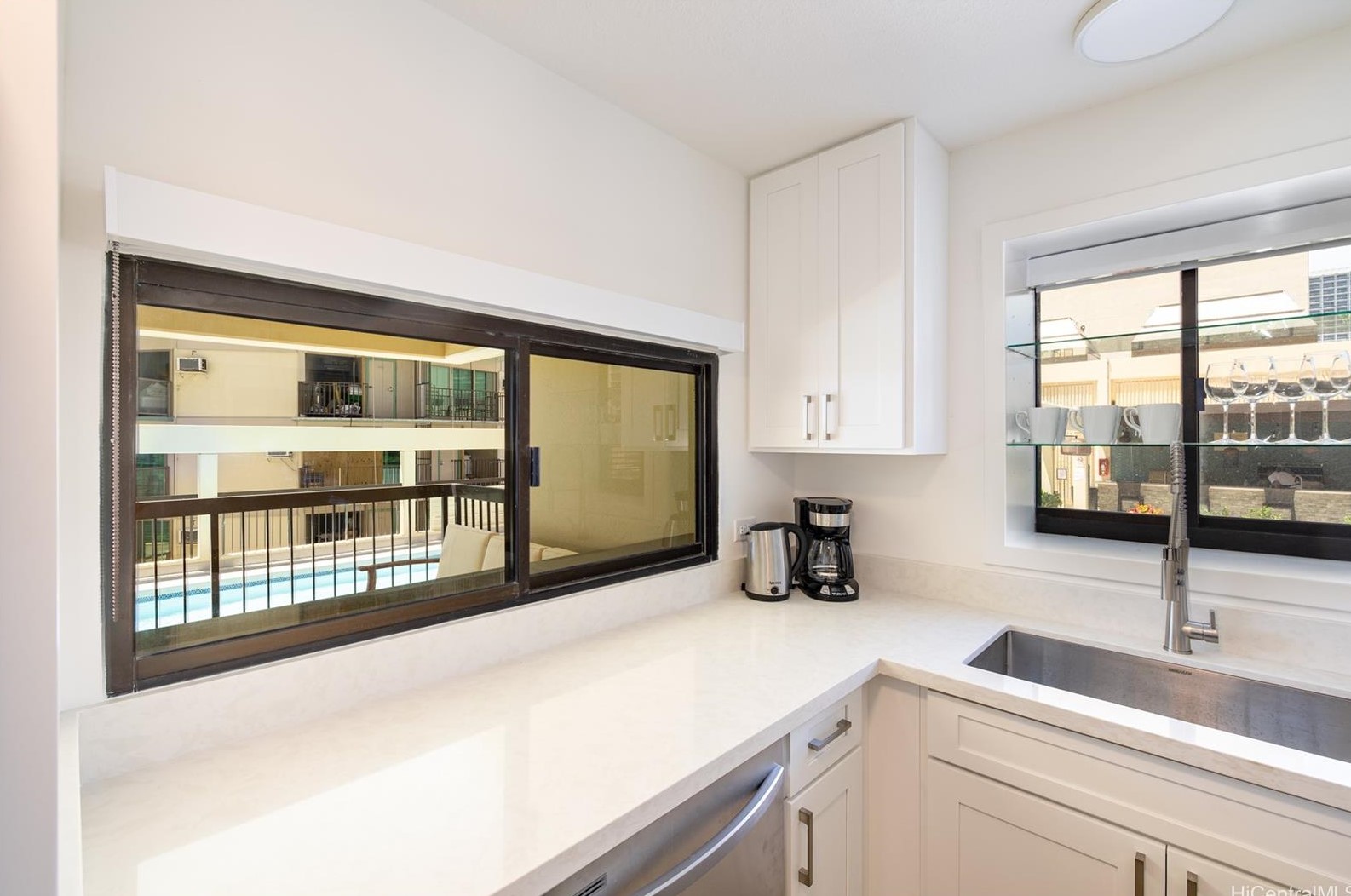 2470 Kalakaua Ave, Honolulu HI  96815-3265 exterior