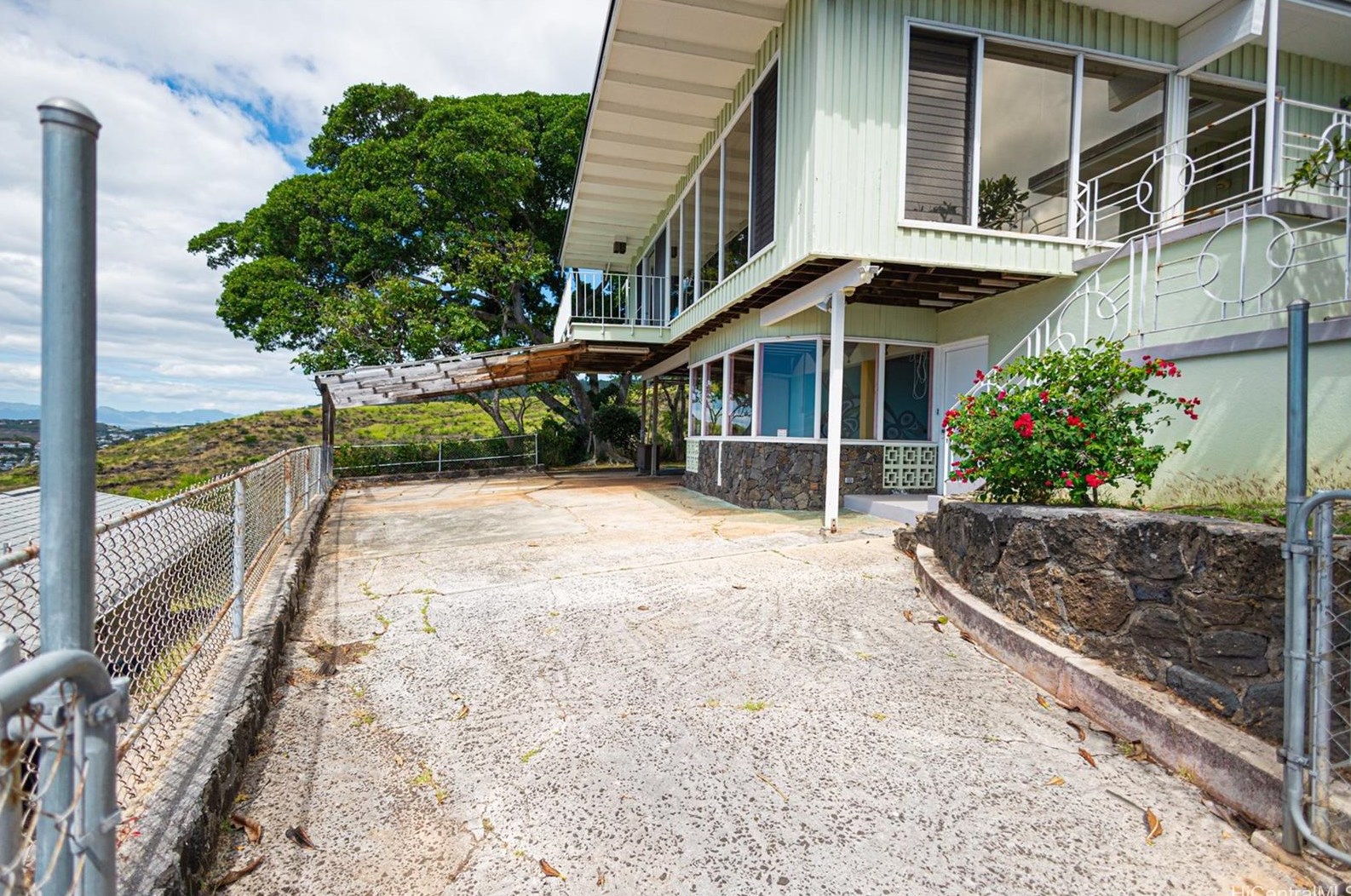 1522 Bertram St, Honolulu, HI 96816