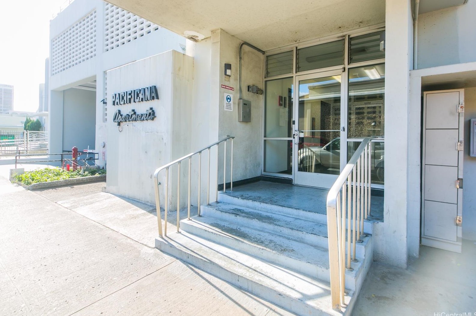 1125 Young St #1008, Honolulu, HI 96814