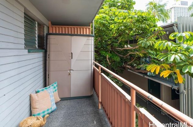 417 Nohonani St, Honolulu HI 96815-5545 exterior