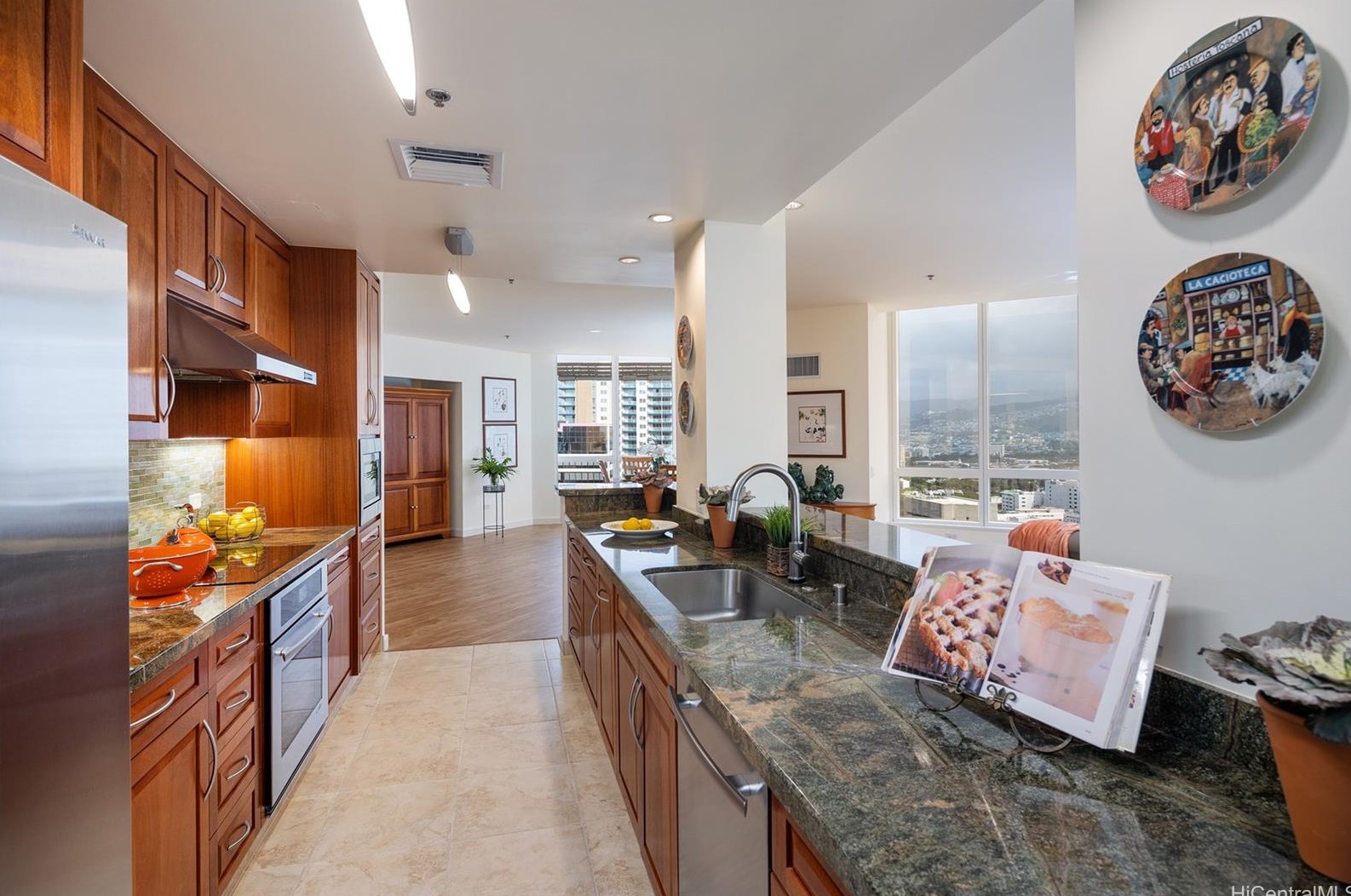 725 Kapiolani Blvd, Honolulu HI  96813-5247 exterior