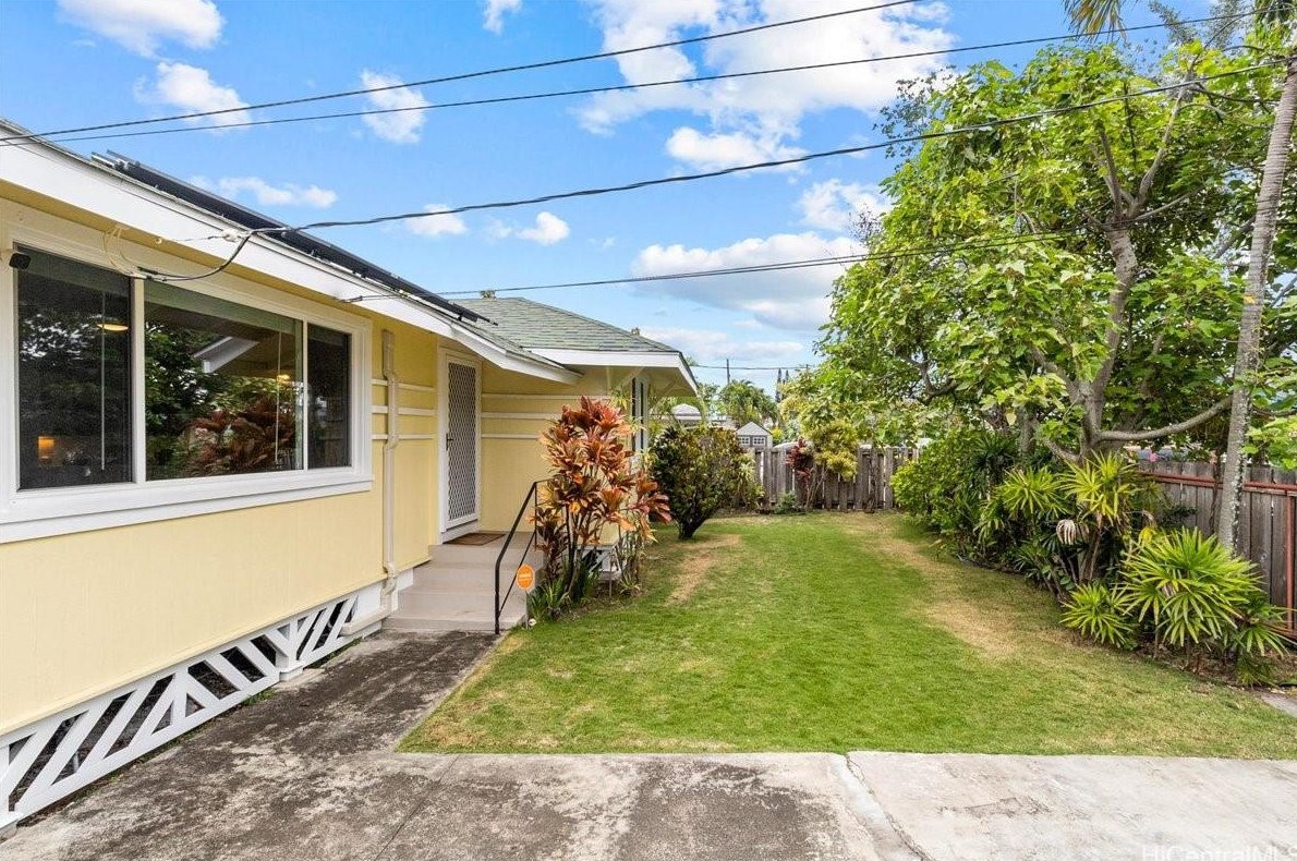 324 Hualani St, Kailua, HI 96734-2201