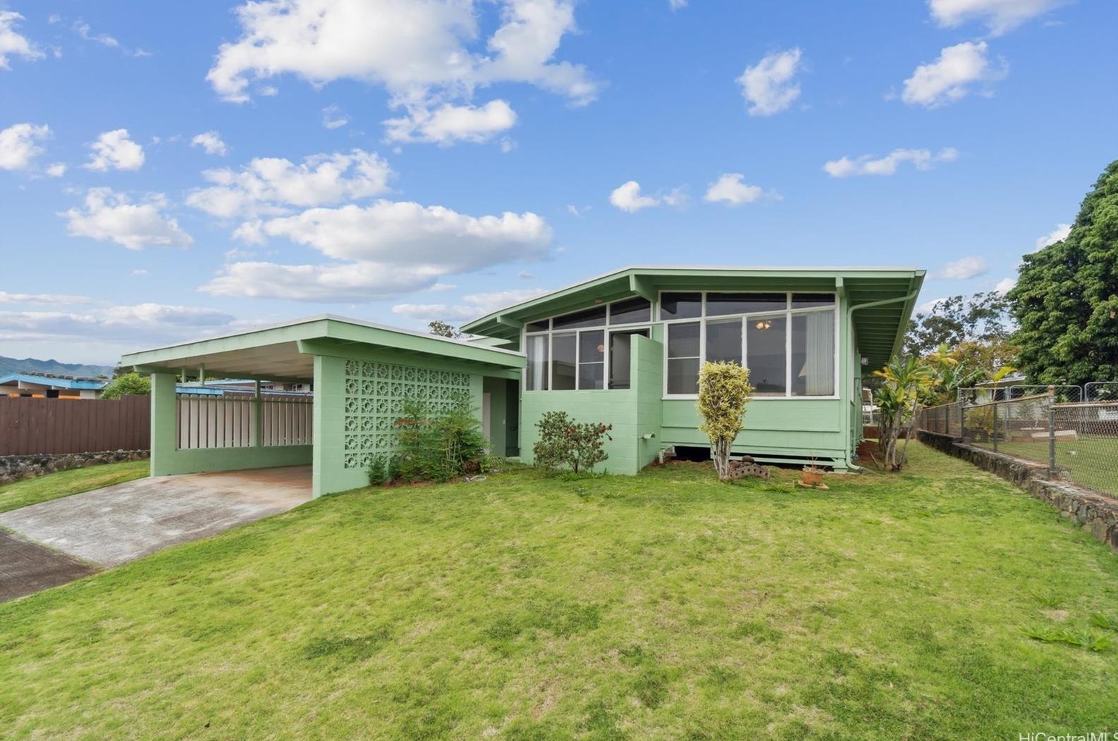 76 Kaluhea St, Wahiawa, HI 96786