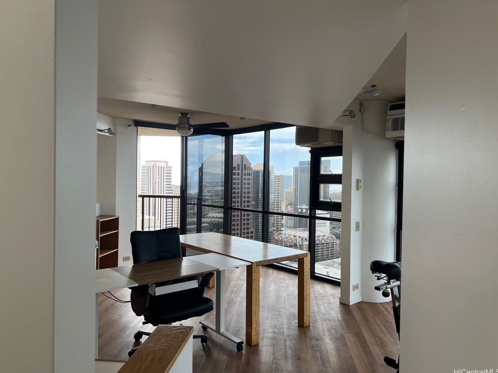 60 N Beretania St #3701, Honolulu, HI 96817