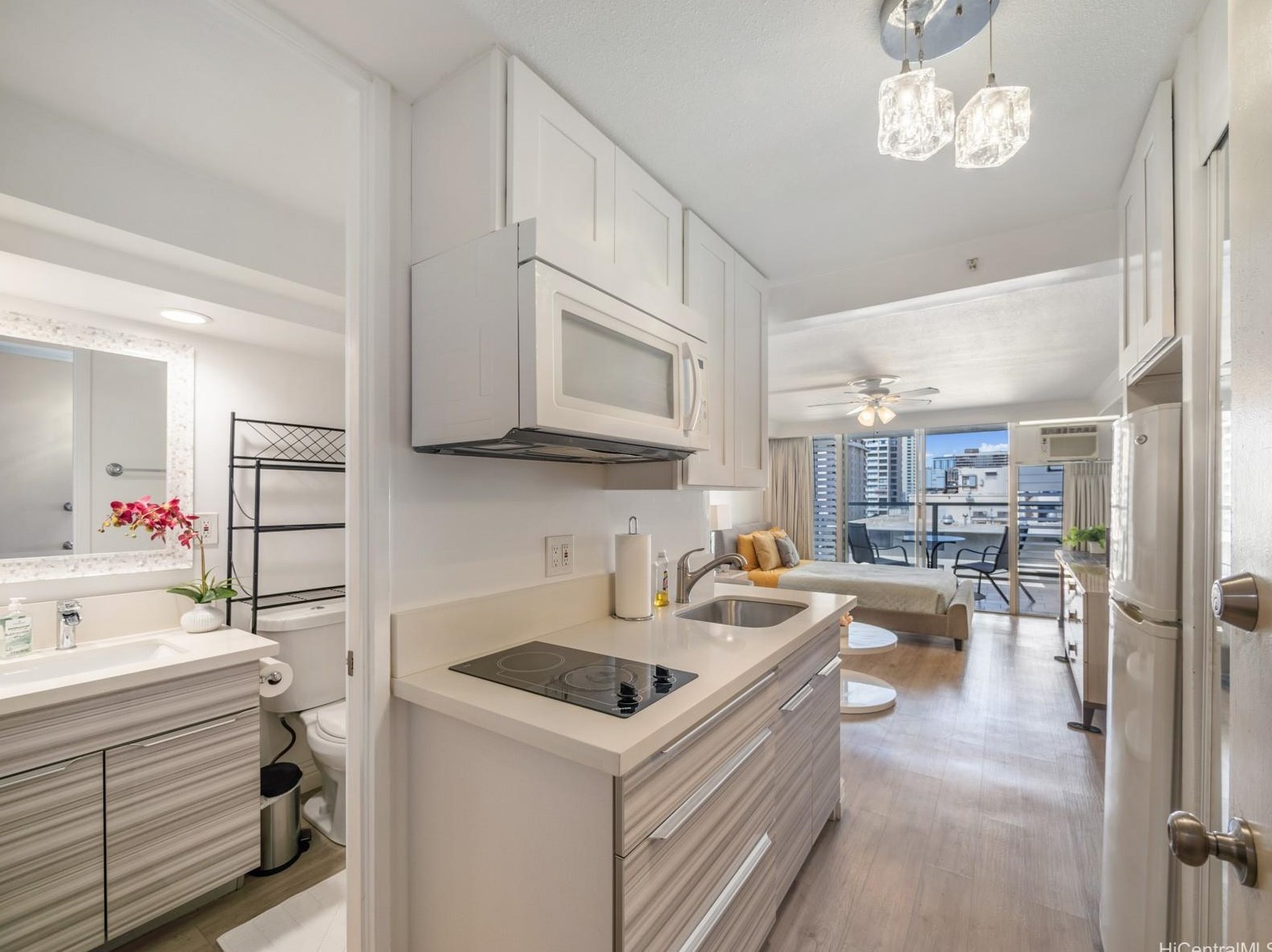 445 Seaside Ave #1218, Honolulu, HI 96815