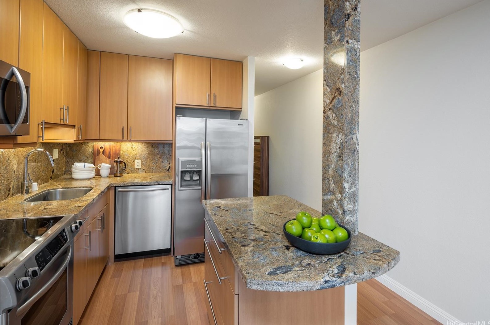 1013 Prospect St #313, Honolulu, HI 96822