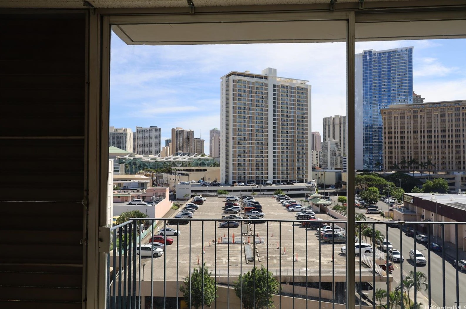 1650 Kanunu St, Honolulu HI  96814-2748 exterior