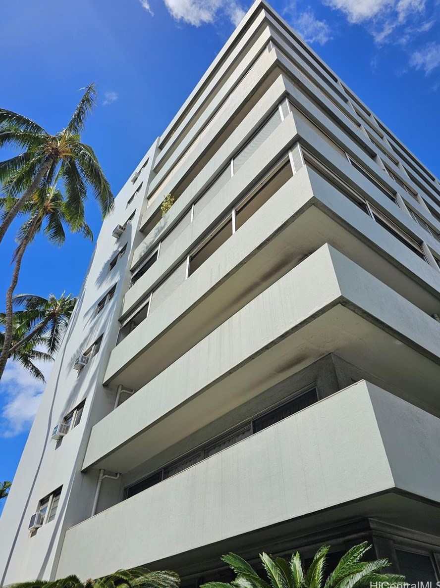 2015 Ala Wai Blvd, Honolulu HI  96815-2073 exterior