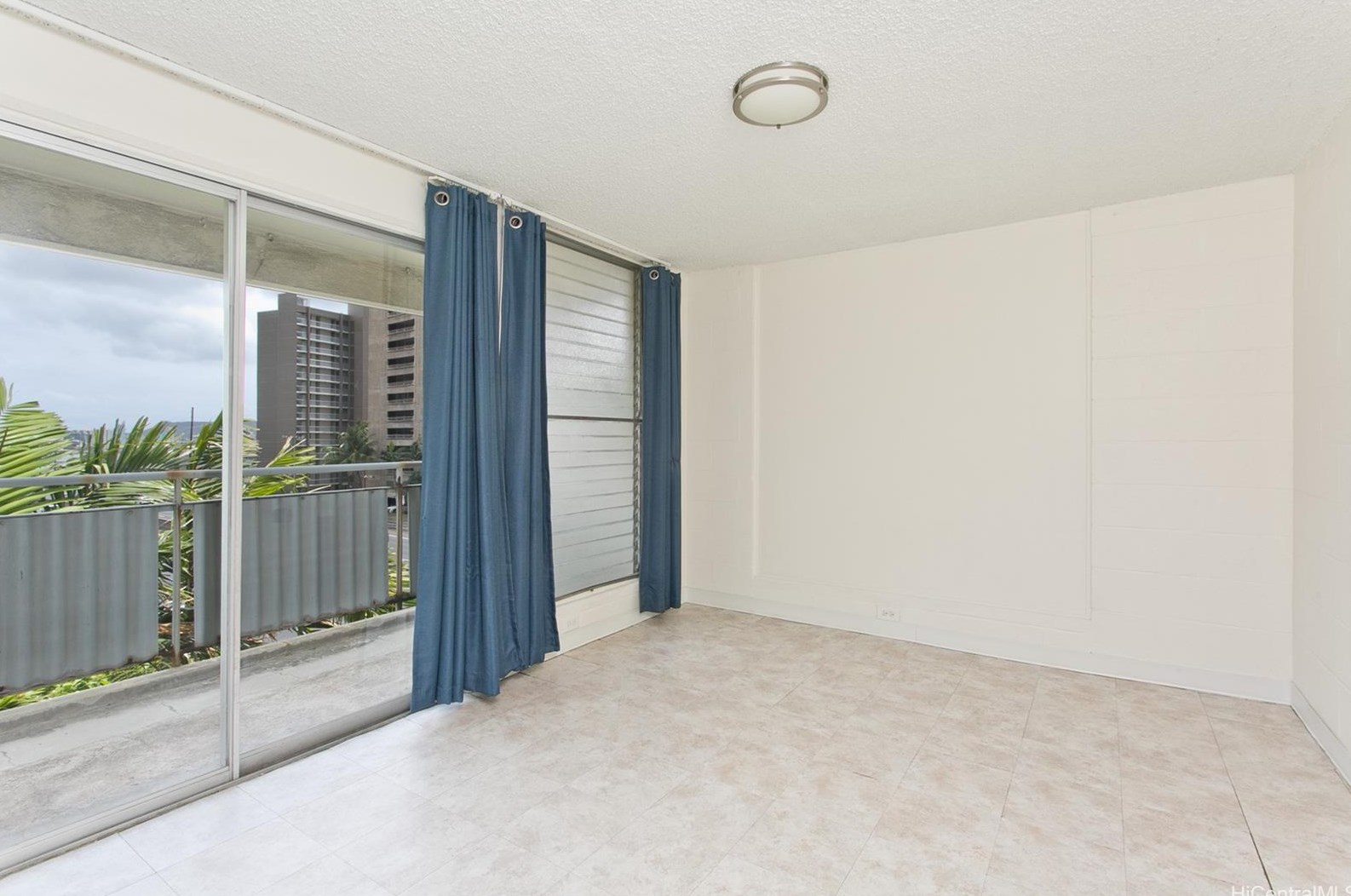 1643 Clark St #401, Honolulu, HI 96822