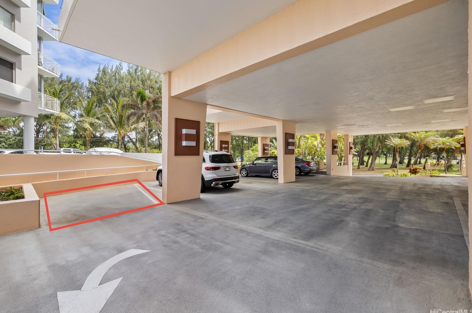 2979 Kalakaua Ave, Honolulu HI  96815-4643 exterior