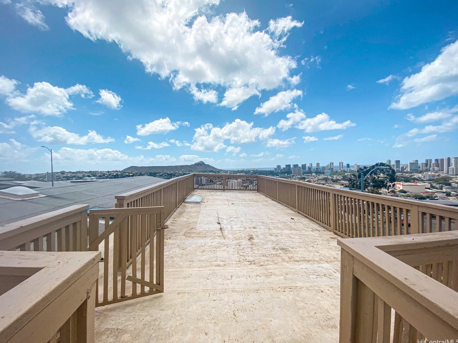 1404 Kaminaka Dr, Honolulu, HI 96816-1812