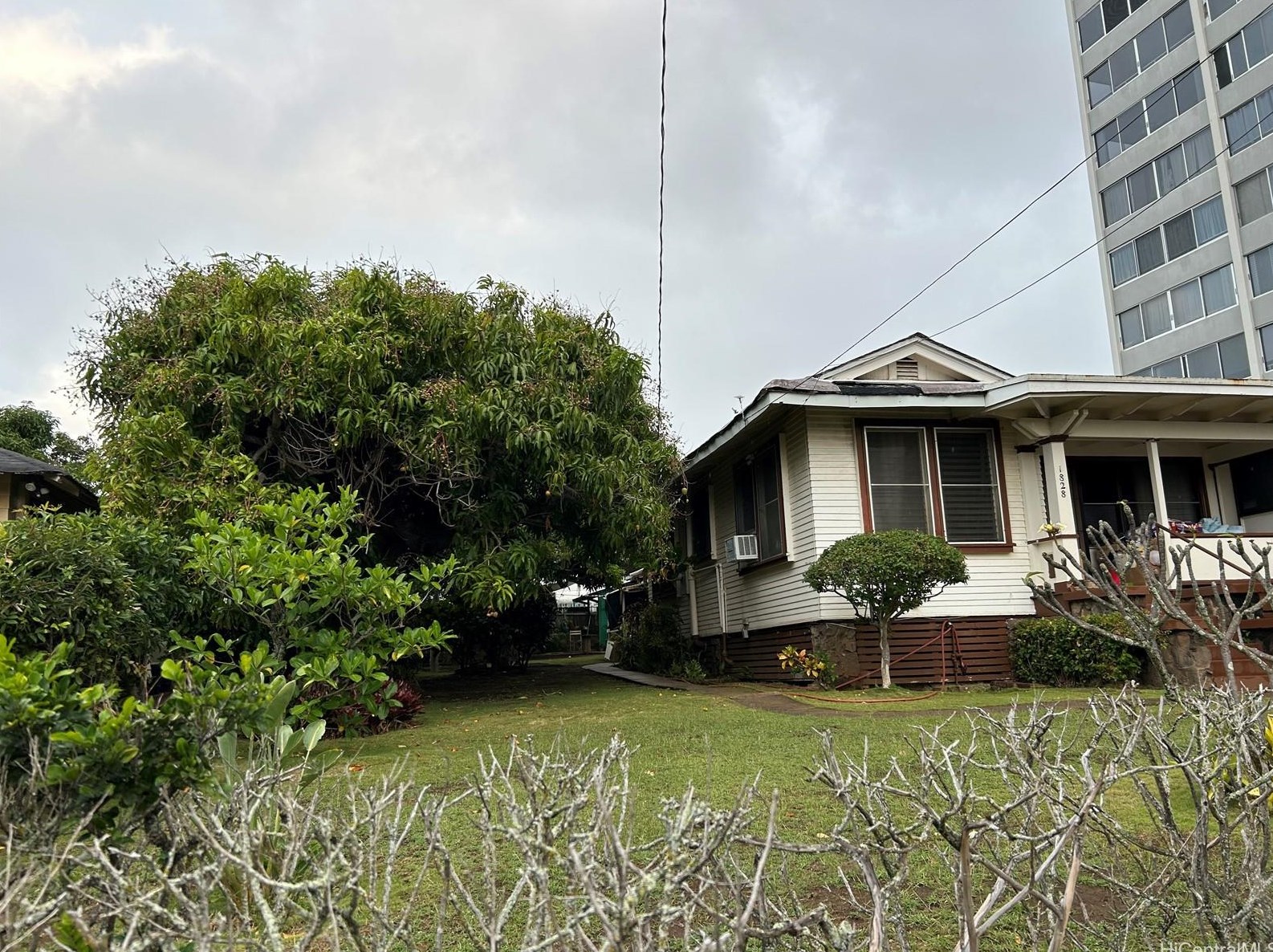 1828 Poki St, Honolulu, HI 96822-3270