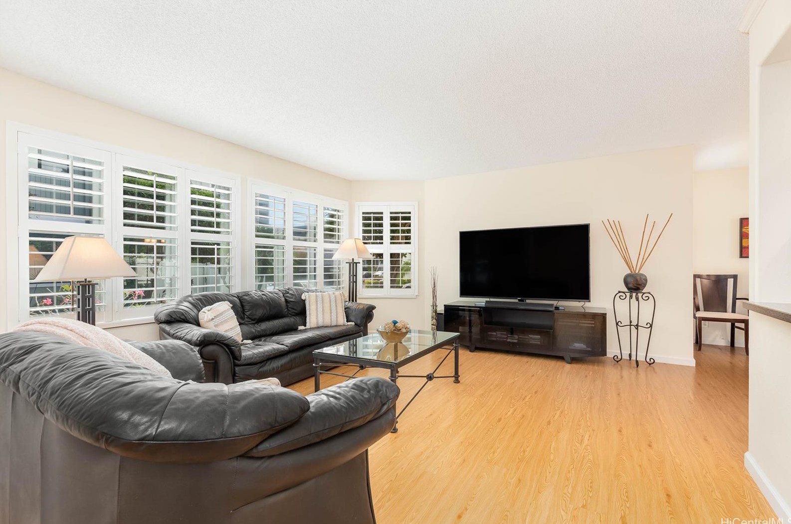 1516 Nehoa St, Honolulu, HI 96822-2092