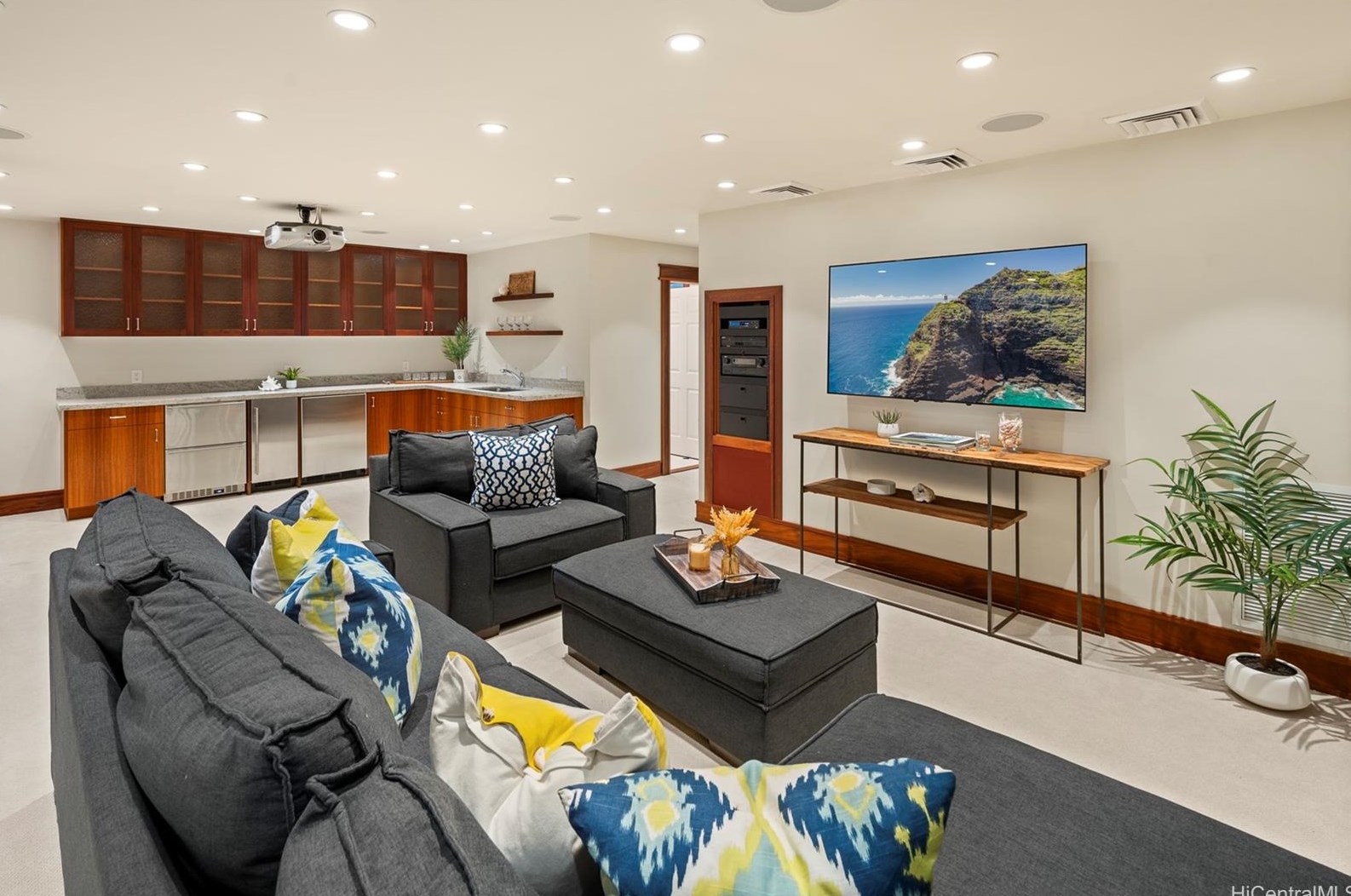 4287 Kahala Ave, Honolulu HI  96816-4821 exterior