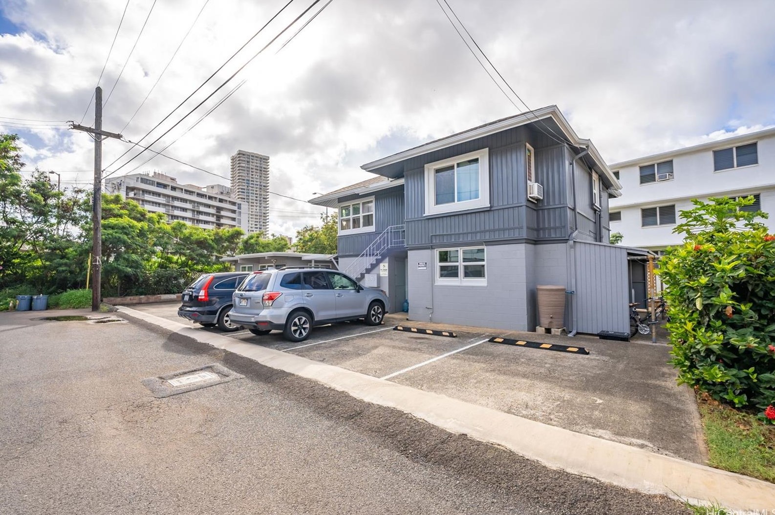 2819 Waialae Ave, Honolulu HI  96826-1812 exterior