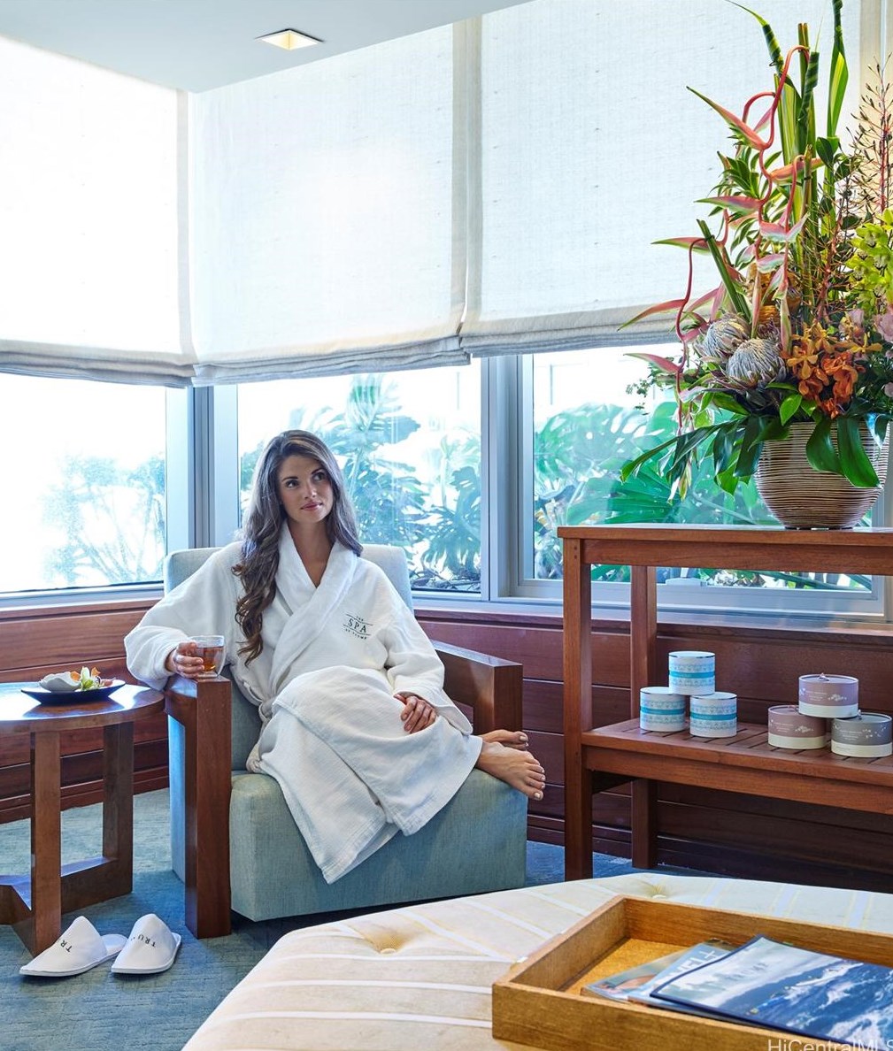 223 Saratoga Rd, Honolulu HI  96815-1942 exterior