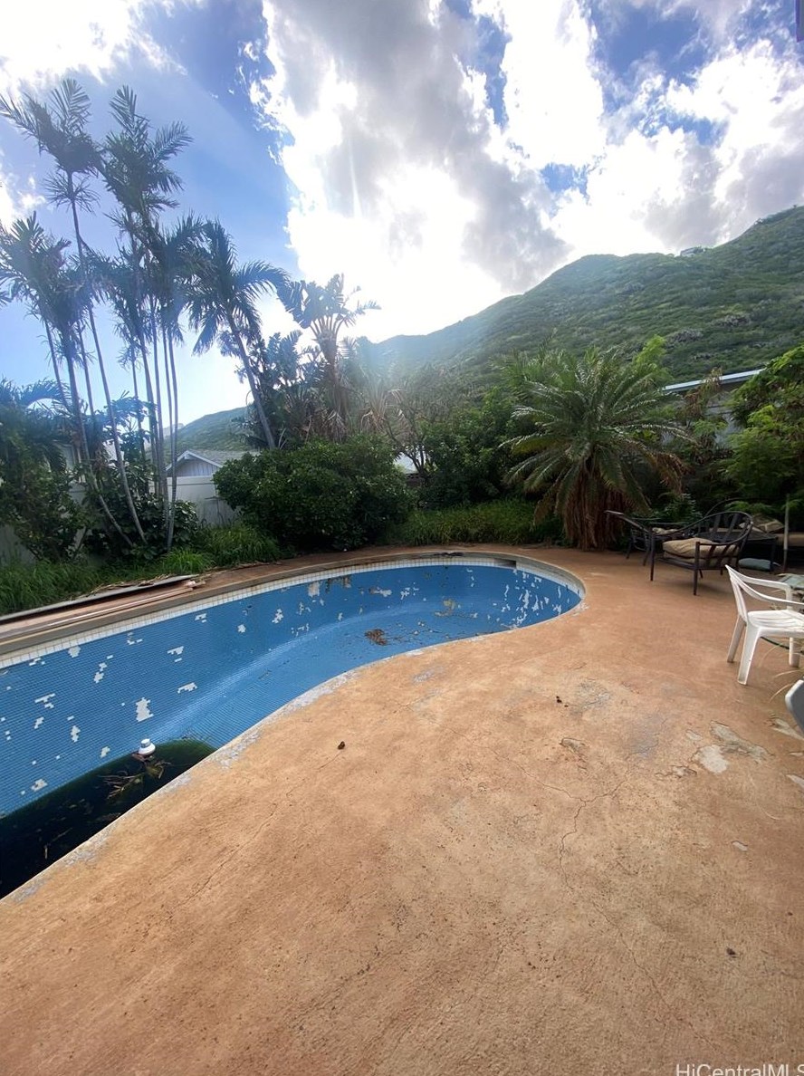 7533 Kamaomao Pl, Honolulu, HI 96825-2914