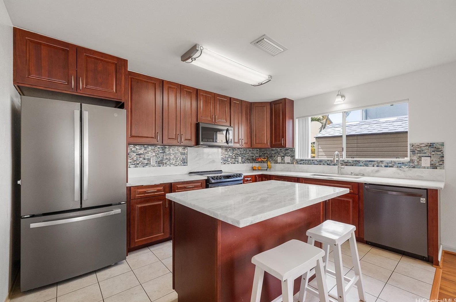 91-324 Hoalauna Pl, Ewa Beach HI  96706-5923 exterior