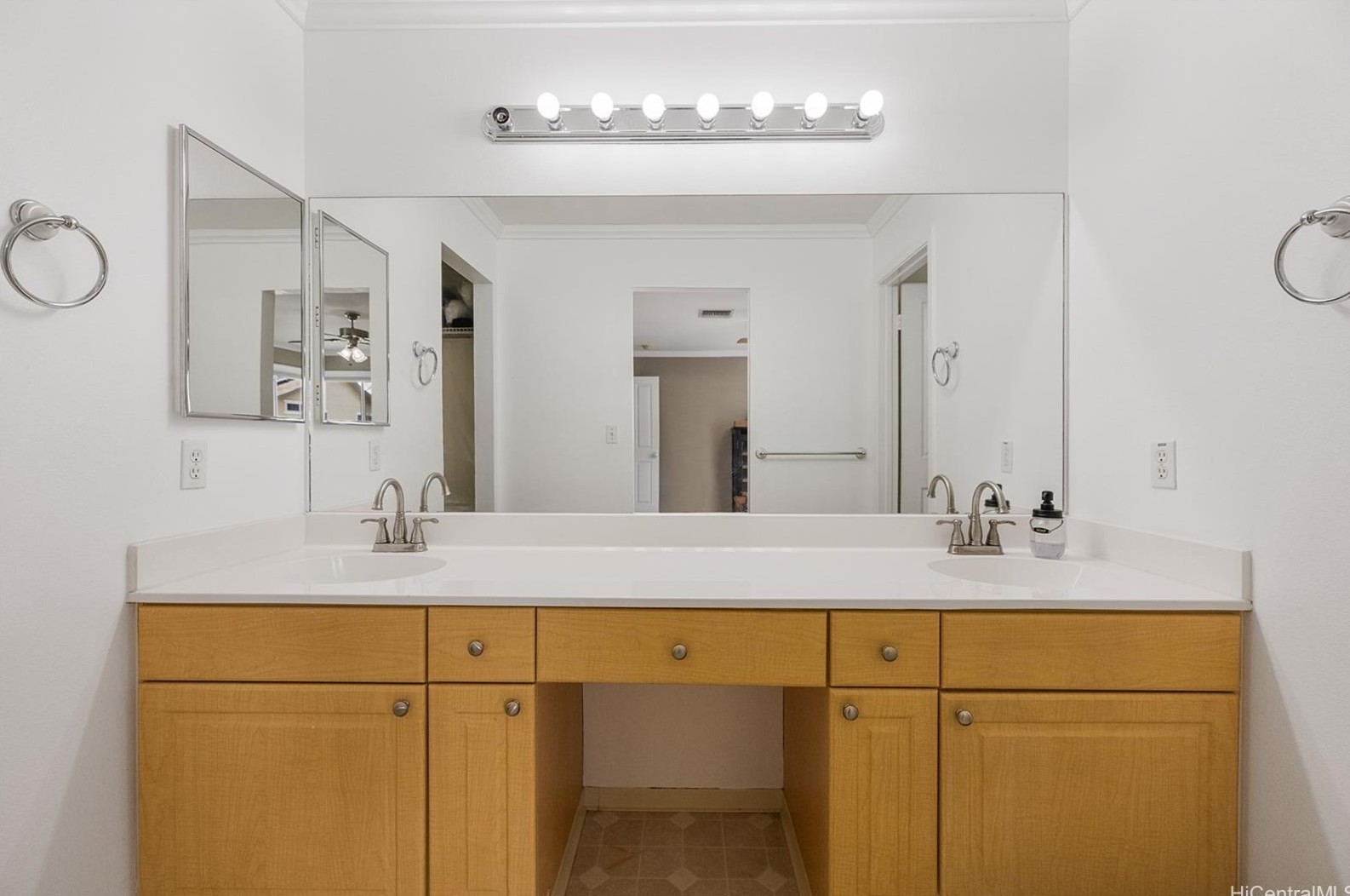 91-324 Hoalauna Pl, Ewa Beach HI  exterior