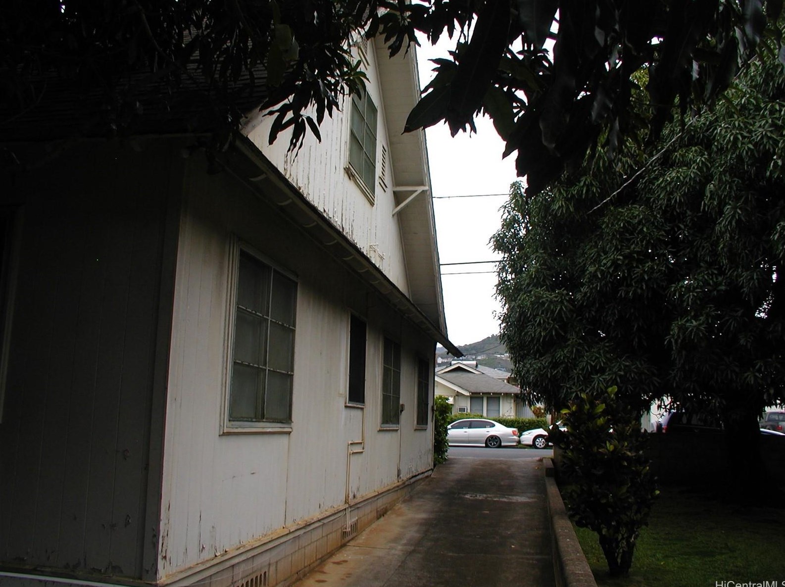 2013 Date St, Honolulu, HI 96826-4017