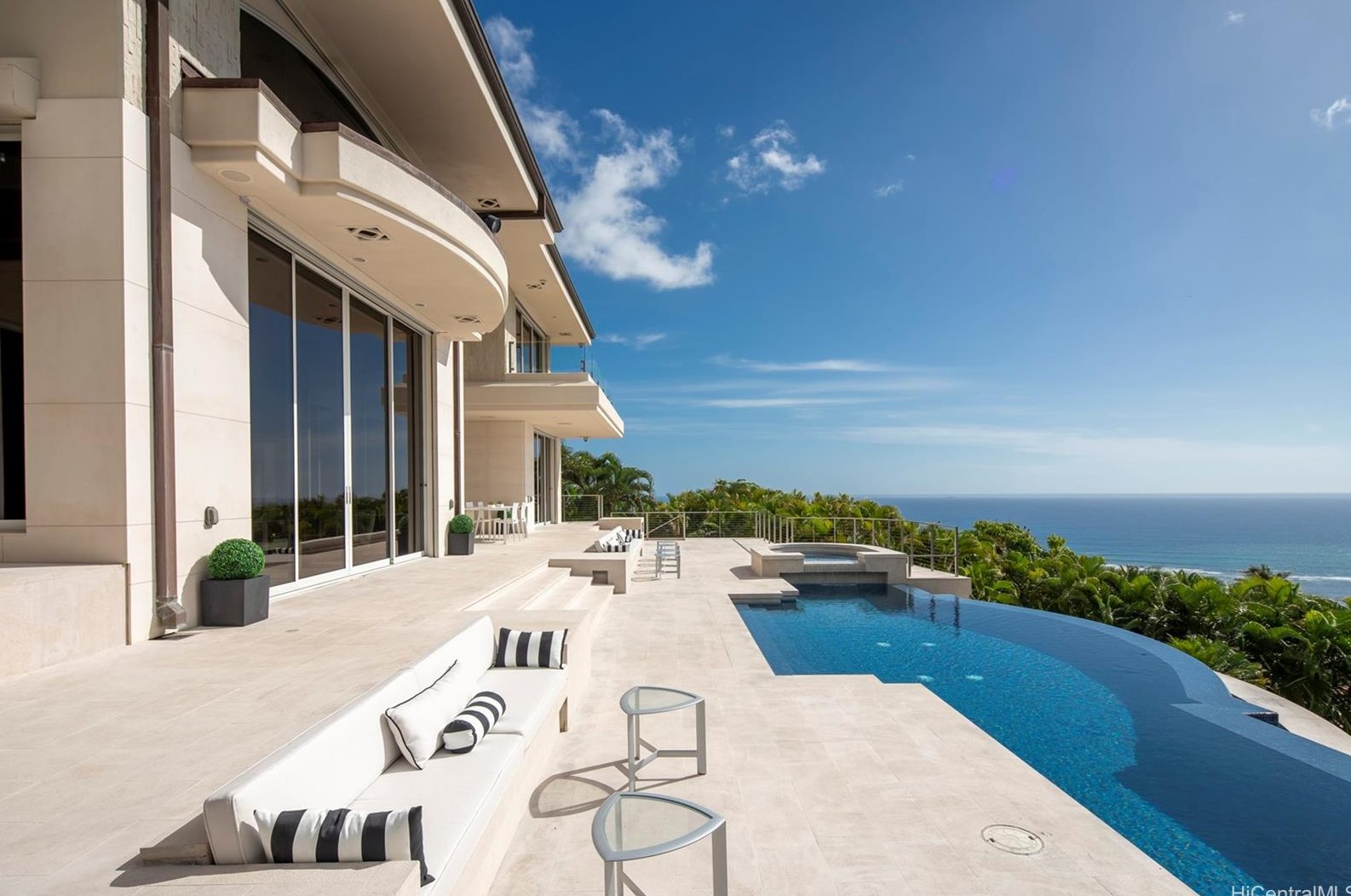 360 Puuikena Dr, Honolulu HI  96821-0025 exterior