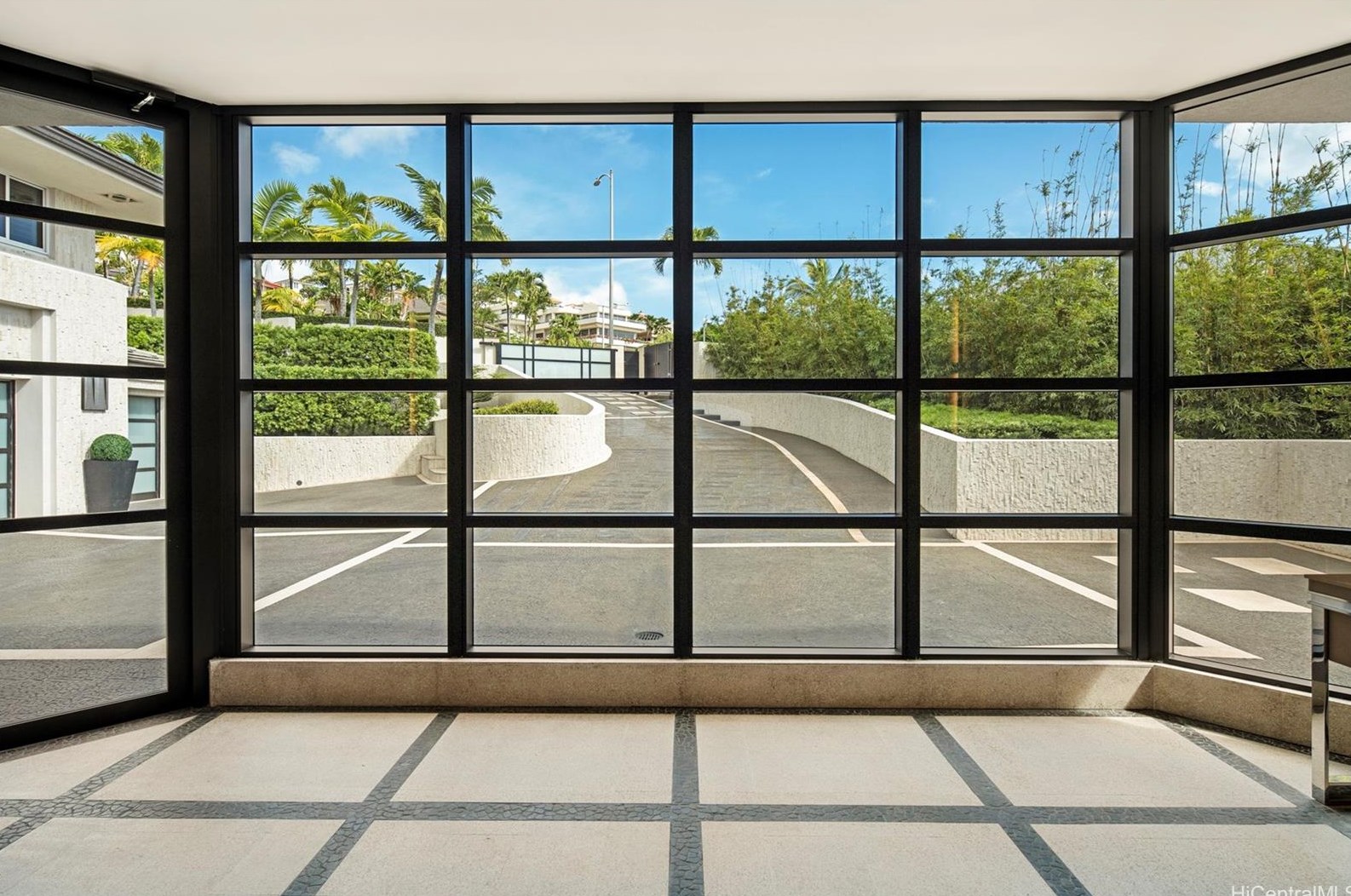 360 Puuikena Dr, Honolulu HI  96821-0025 exterior