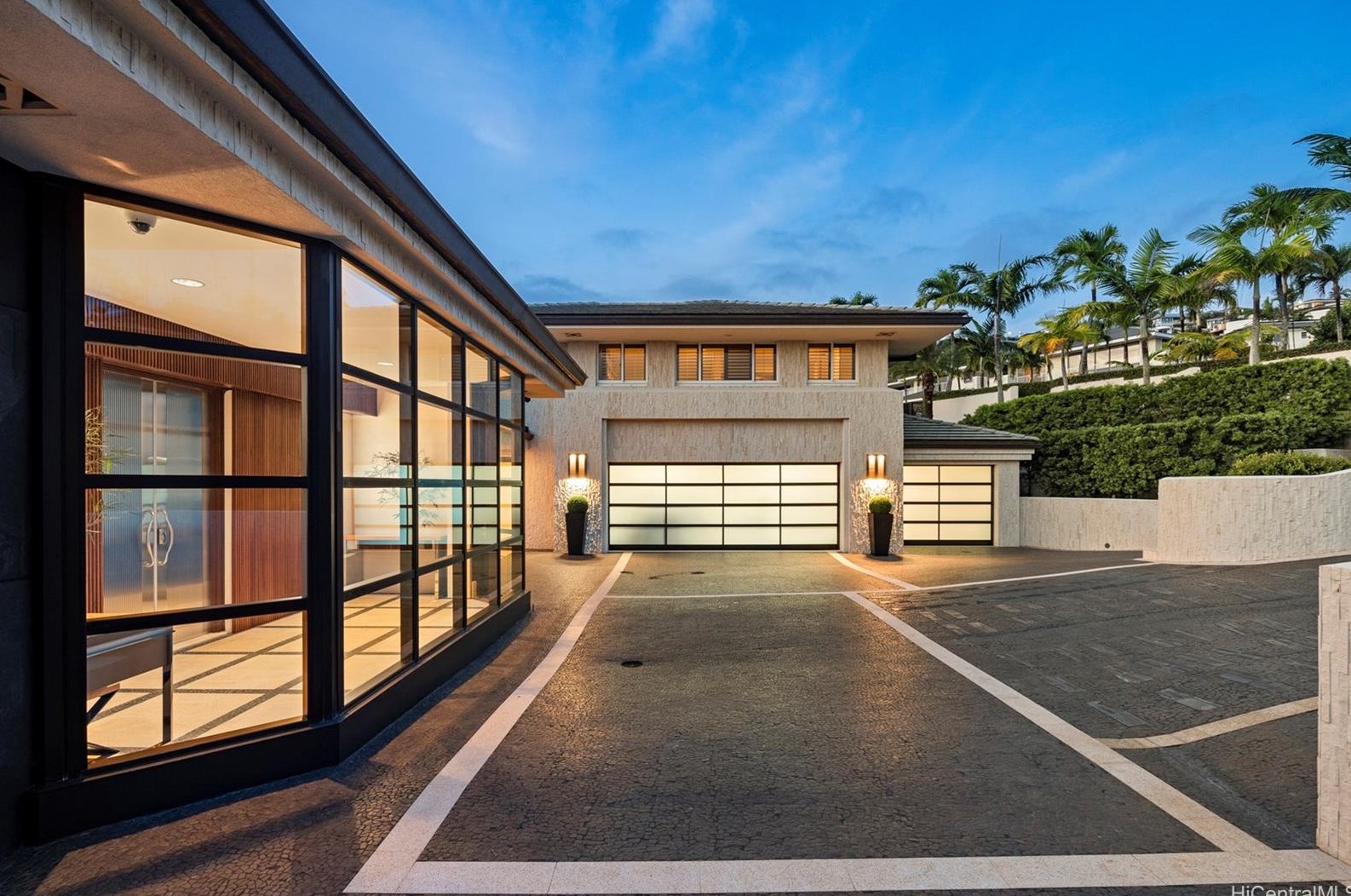 360 Puuikena Dr, Honolulu HI  96821-0025 exterior