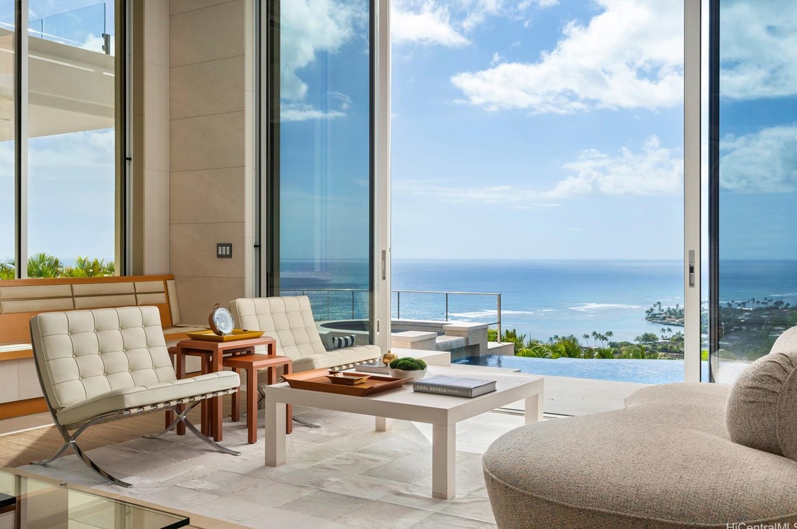 360 Puuikena Dr, Honolulu HI  96821-0025 exterior